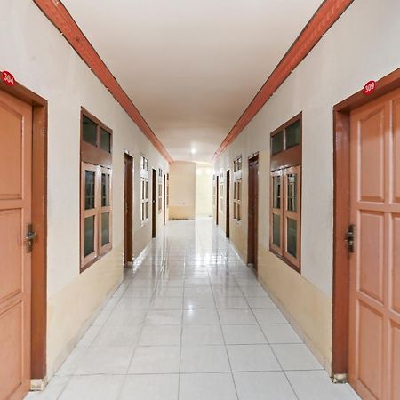 Oyo 93046 Hotel Fortuna Parepare 外观 照片