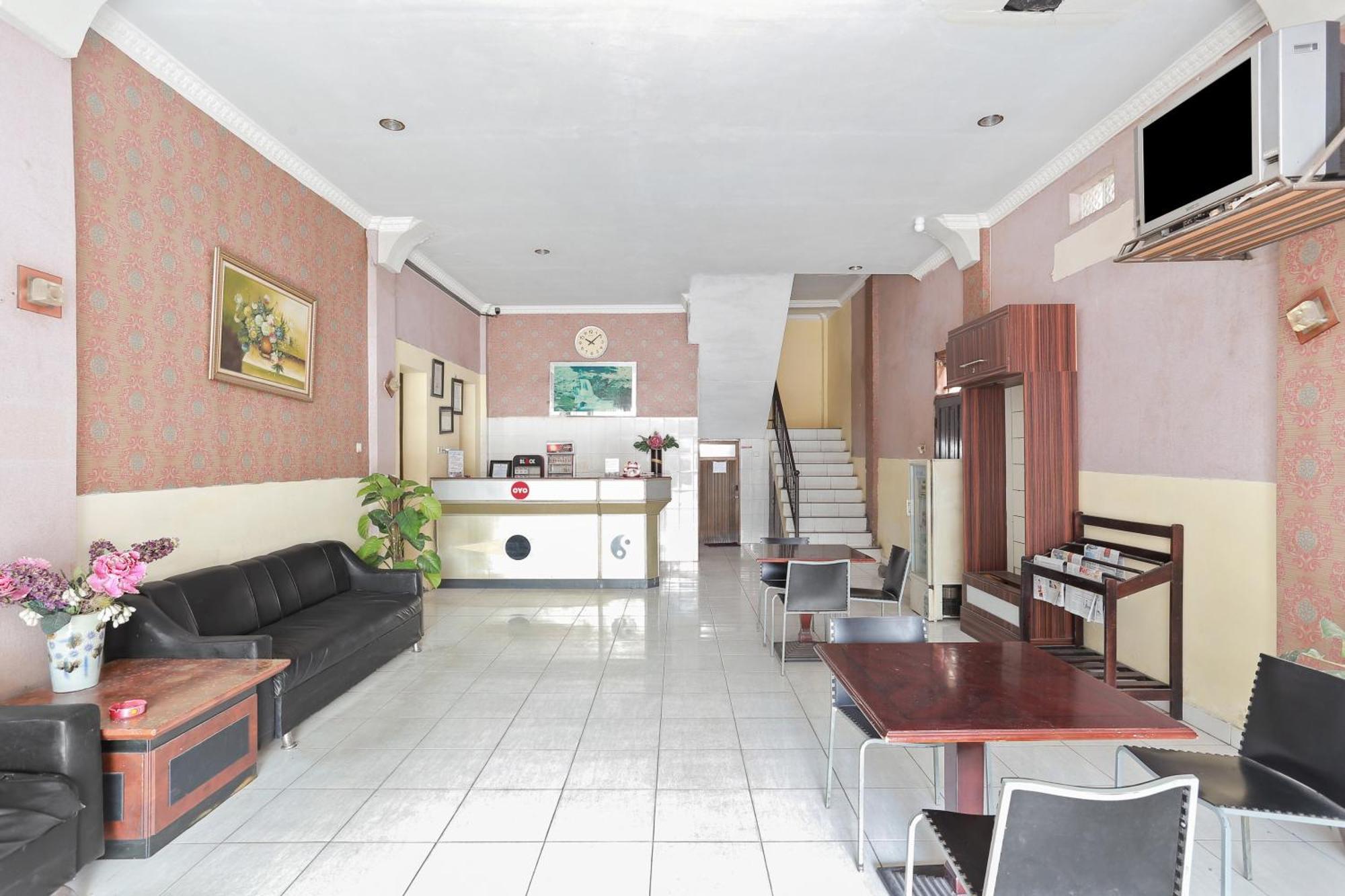 Oyo 93046 Hotel Fortuna Parepare 外观 照片