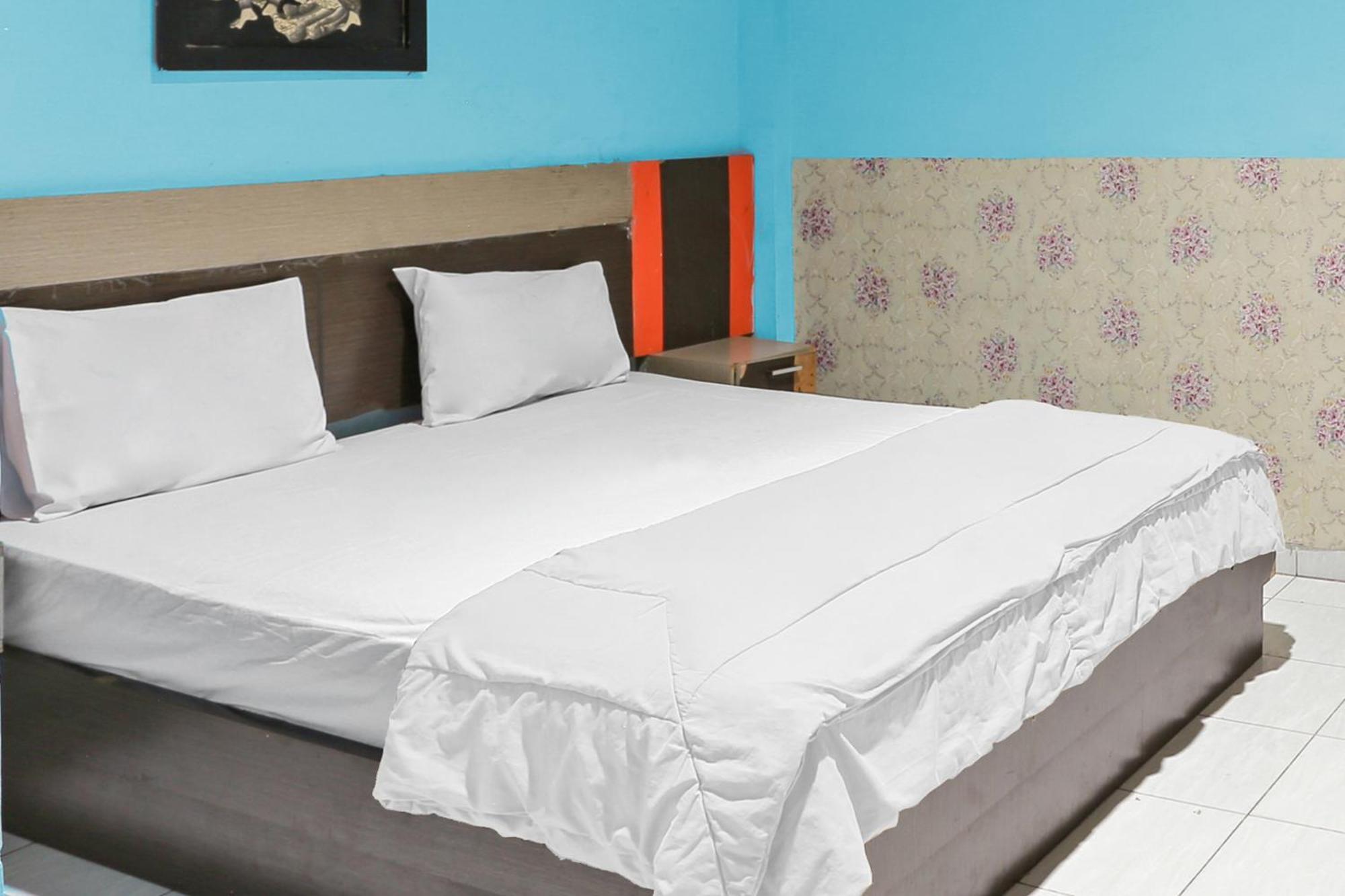 Oyo 93046 Hotel Fortuna Parepare 外观 照片