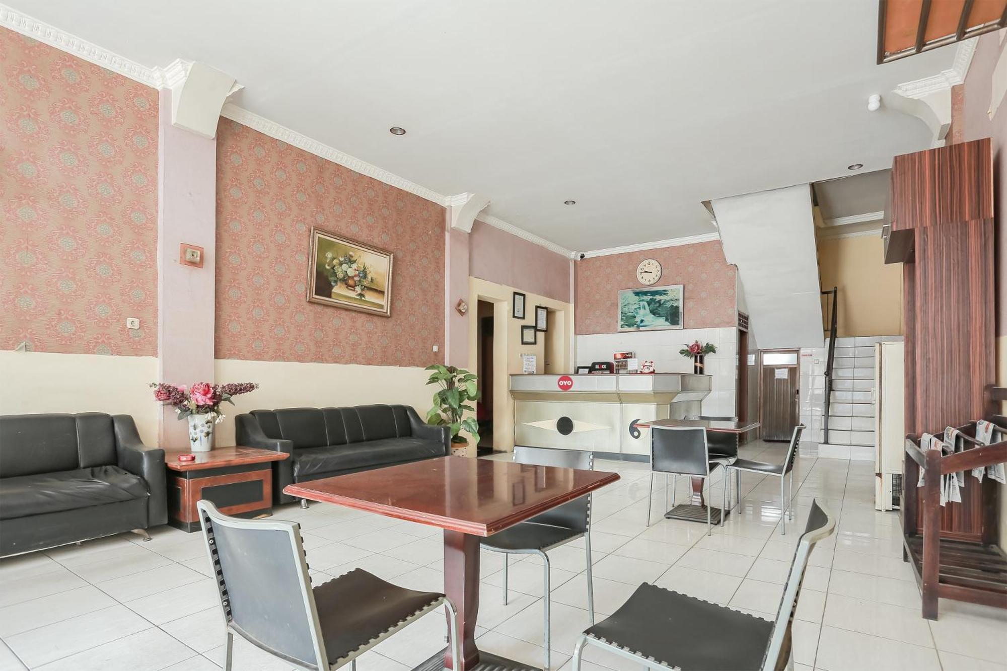 Oyo 93046 Hotel Fortuna Parepare 外观 照片
