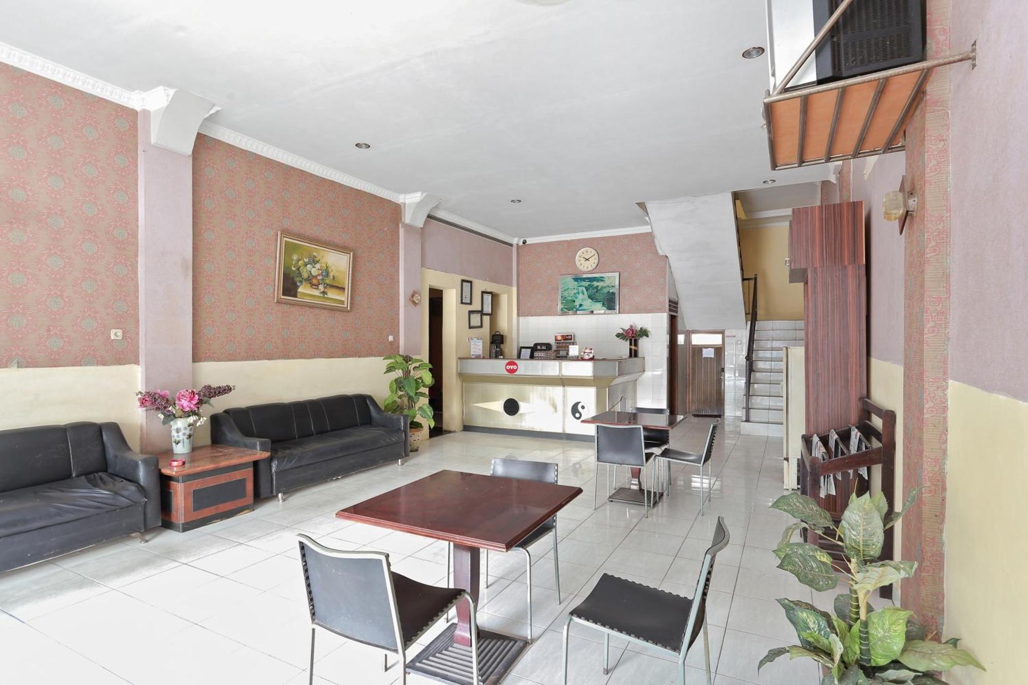 Oyo 93046 Hotel Fortuna Parepare 外观 照片