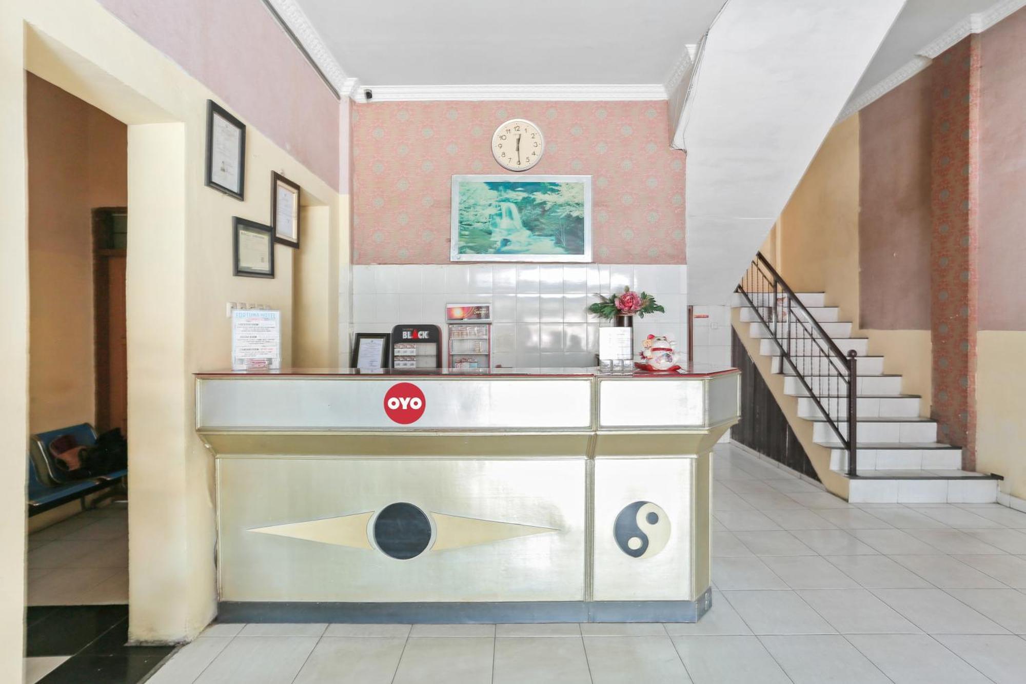 Oyo 93046 Hotel Fortuna Parepare 外观 照片