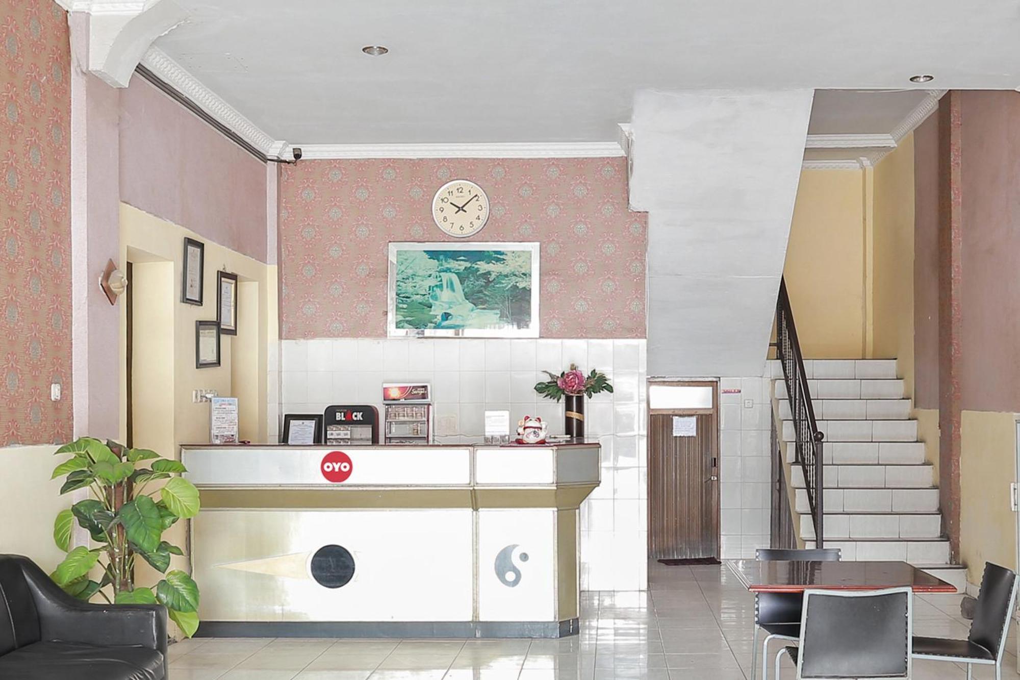 Oyo 93046 Hotel Fortuna Parepare 外观 照片