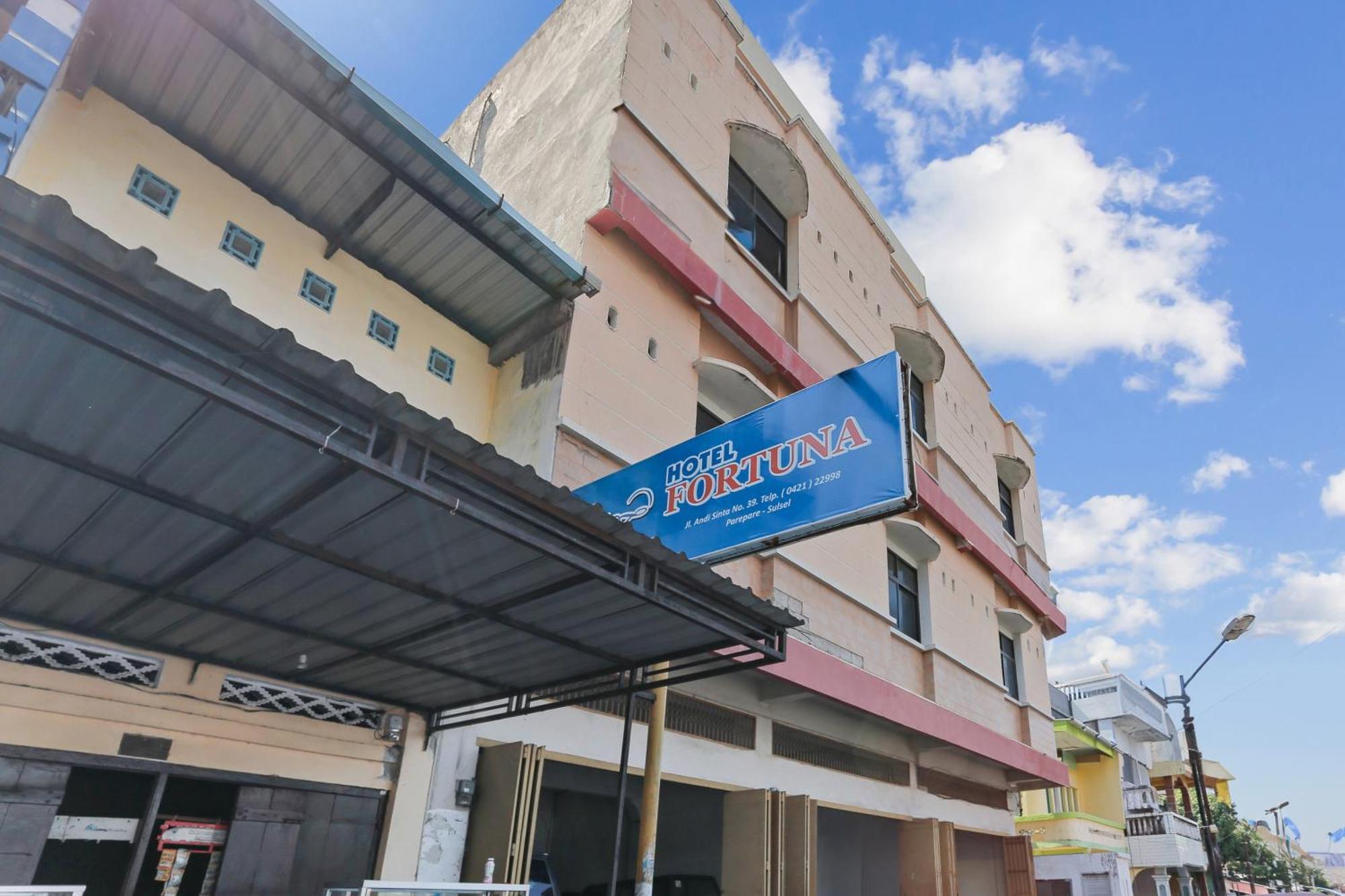 Oyo 93046 Hotel Fortuna Parepare 外观 照片